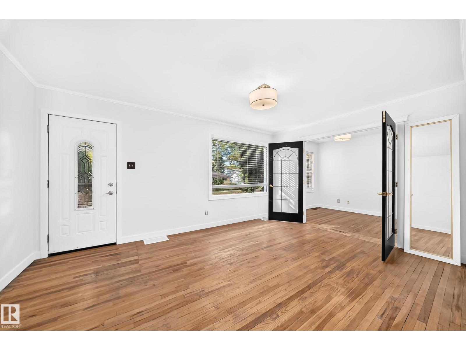 9506 72 AV NW - 17