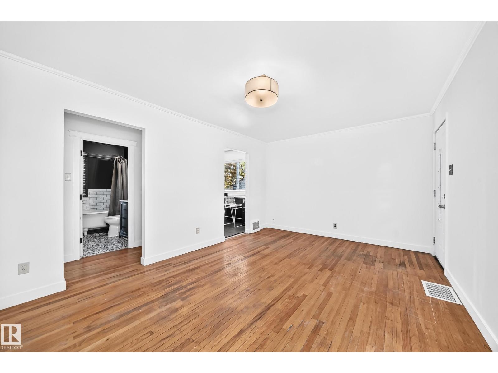 9506 72 AV NW - 18
