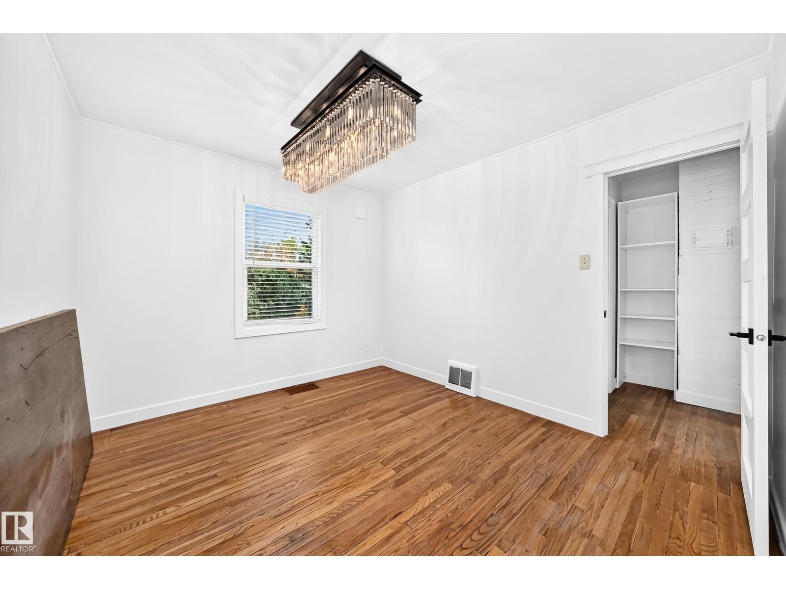 9506 72 AV NW - 21