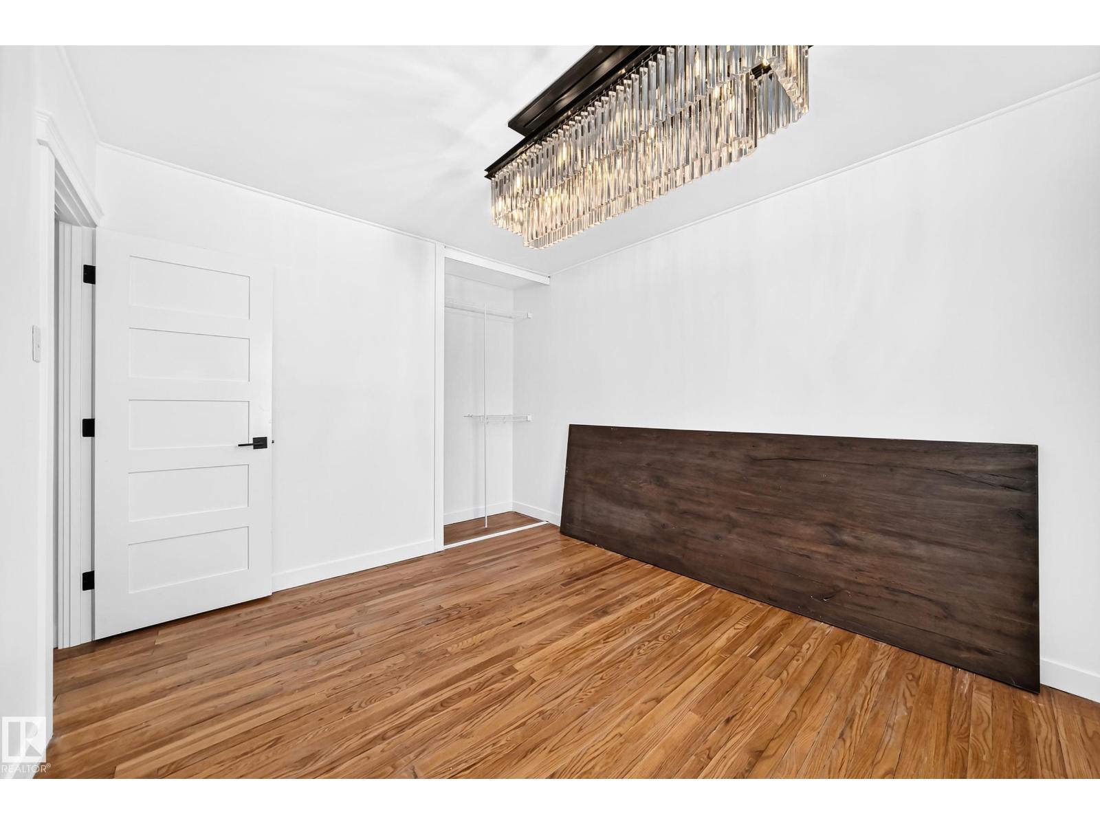 9506 72 AV NW - 23