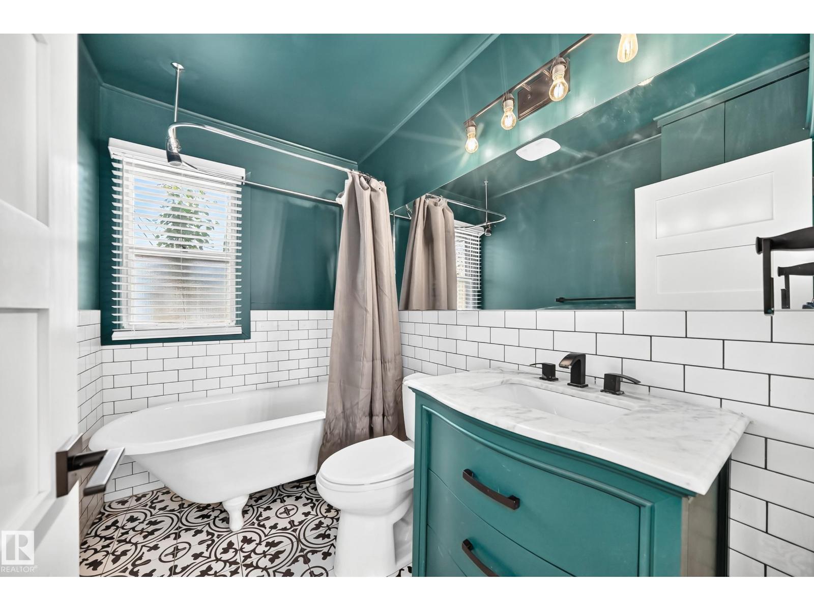 9506 72 AV NW - 27
