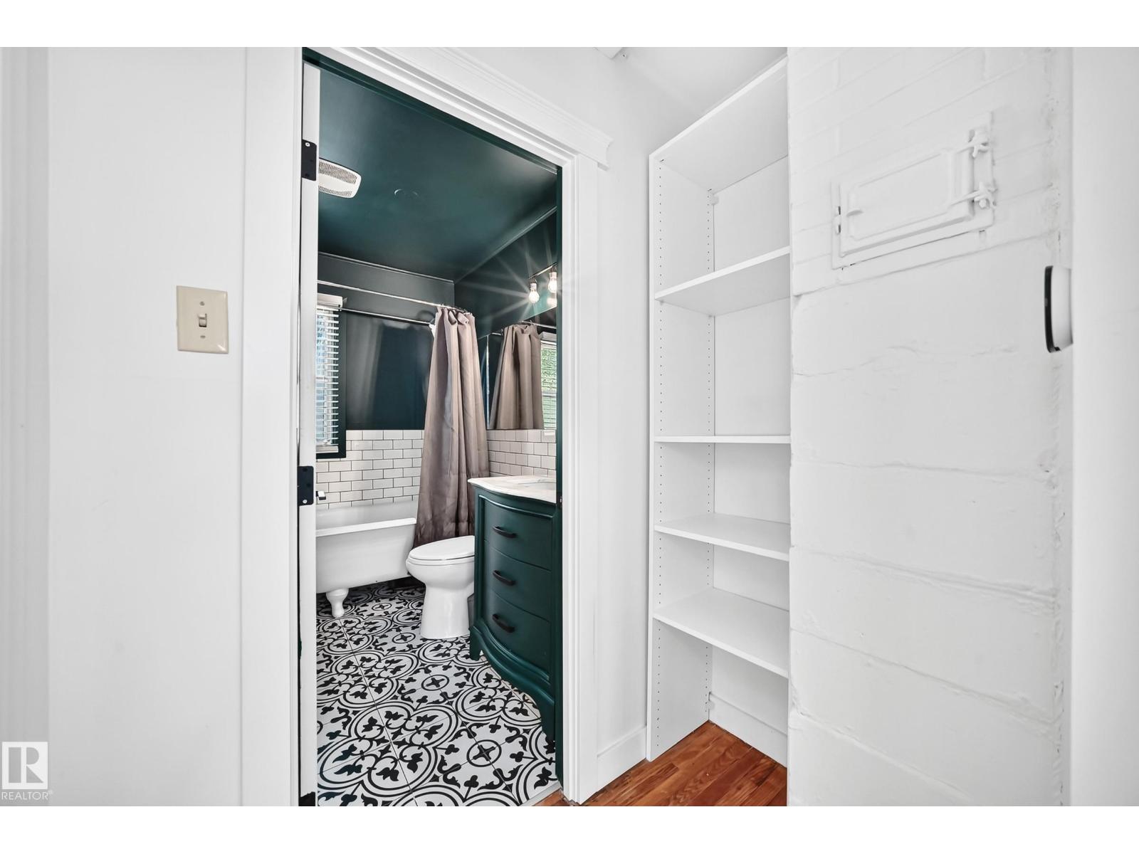 9506 72 AV NW - 28