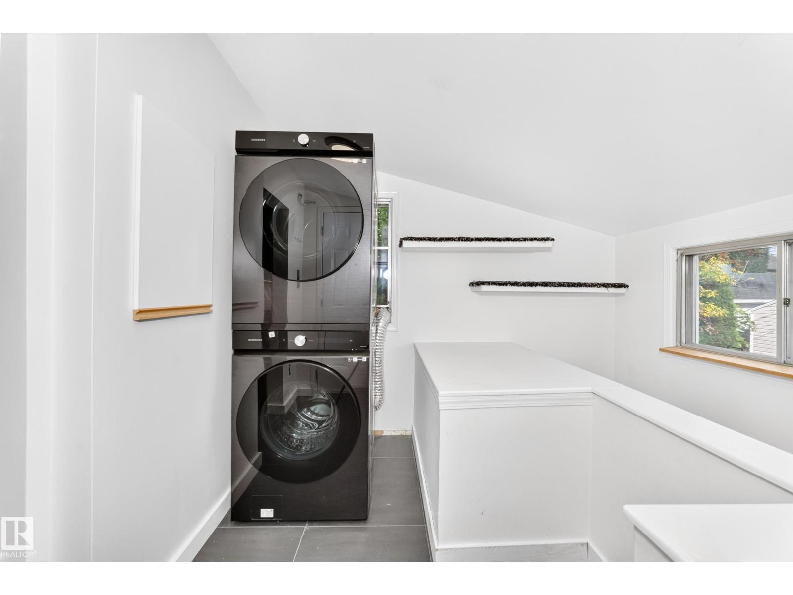9506 72 AV NW - 29