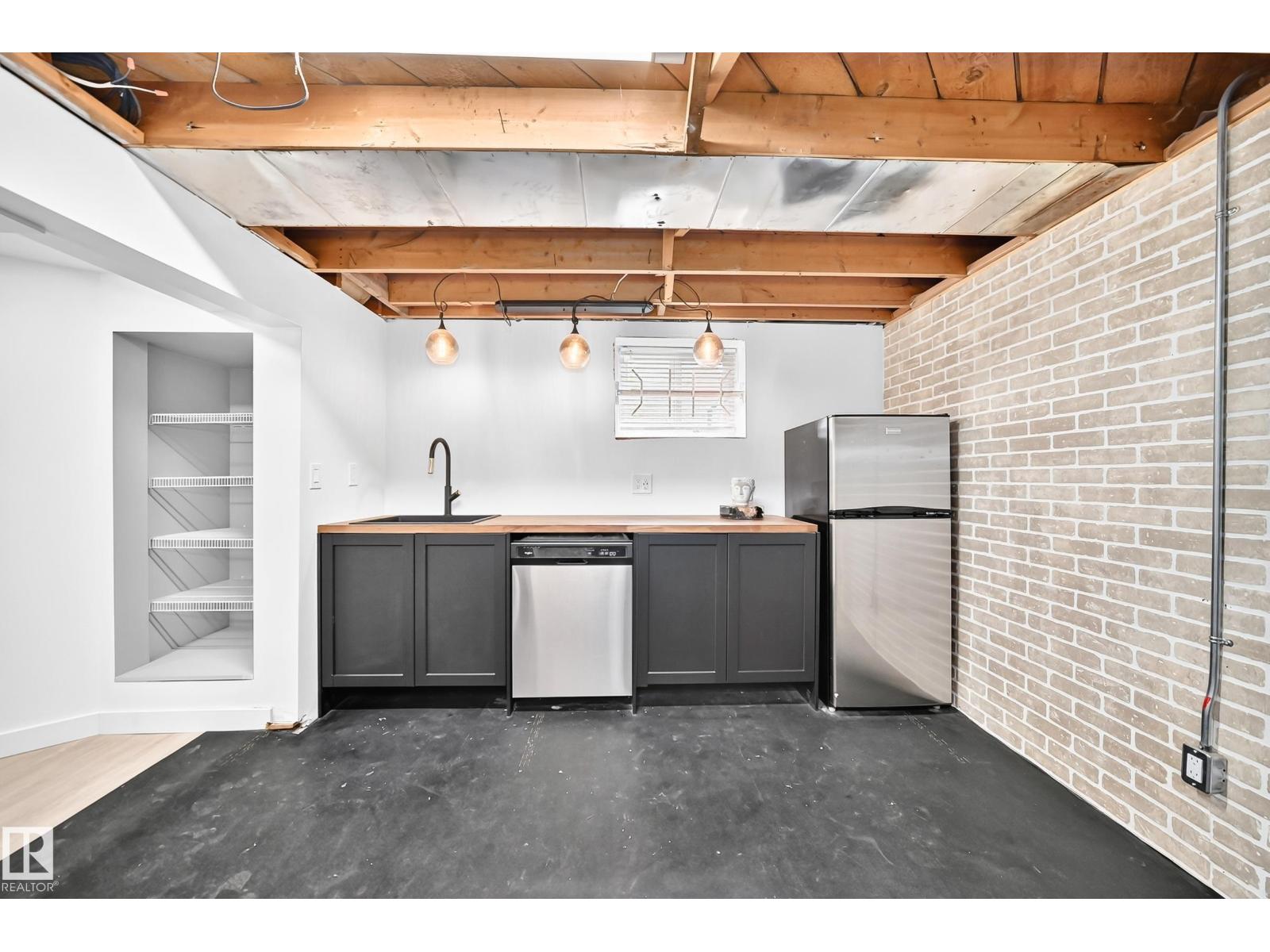 9506 72 AV NW - 37