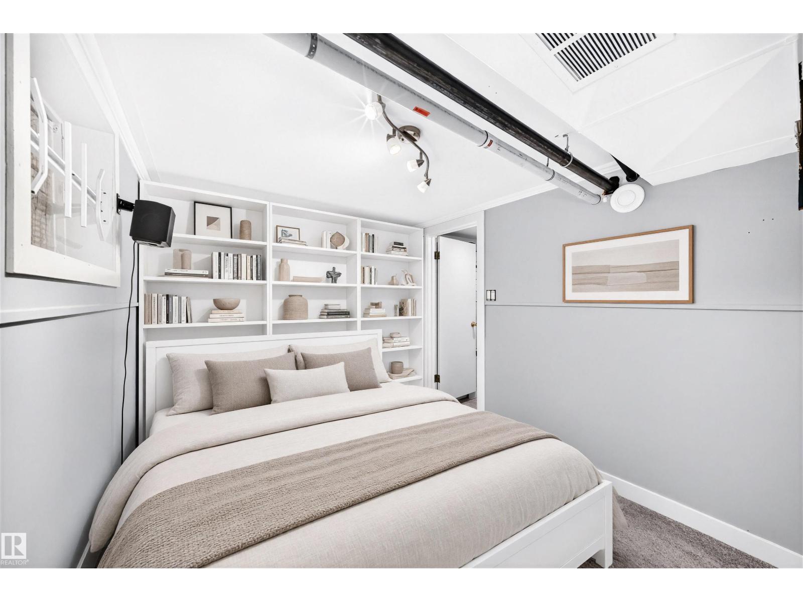 9506 72 AV NW - 42