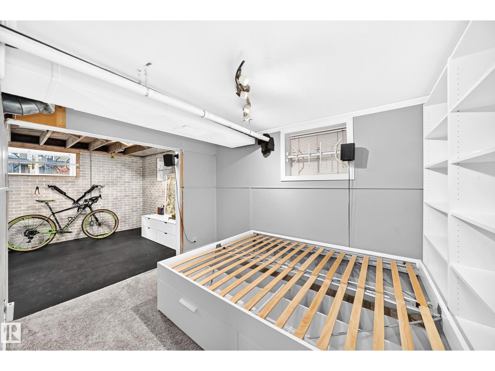 9506 72 AV NW - 43