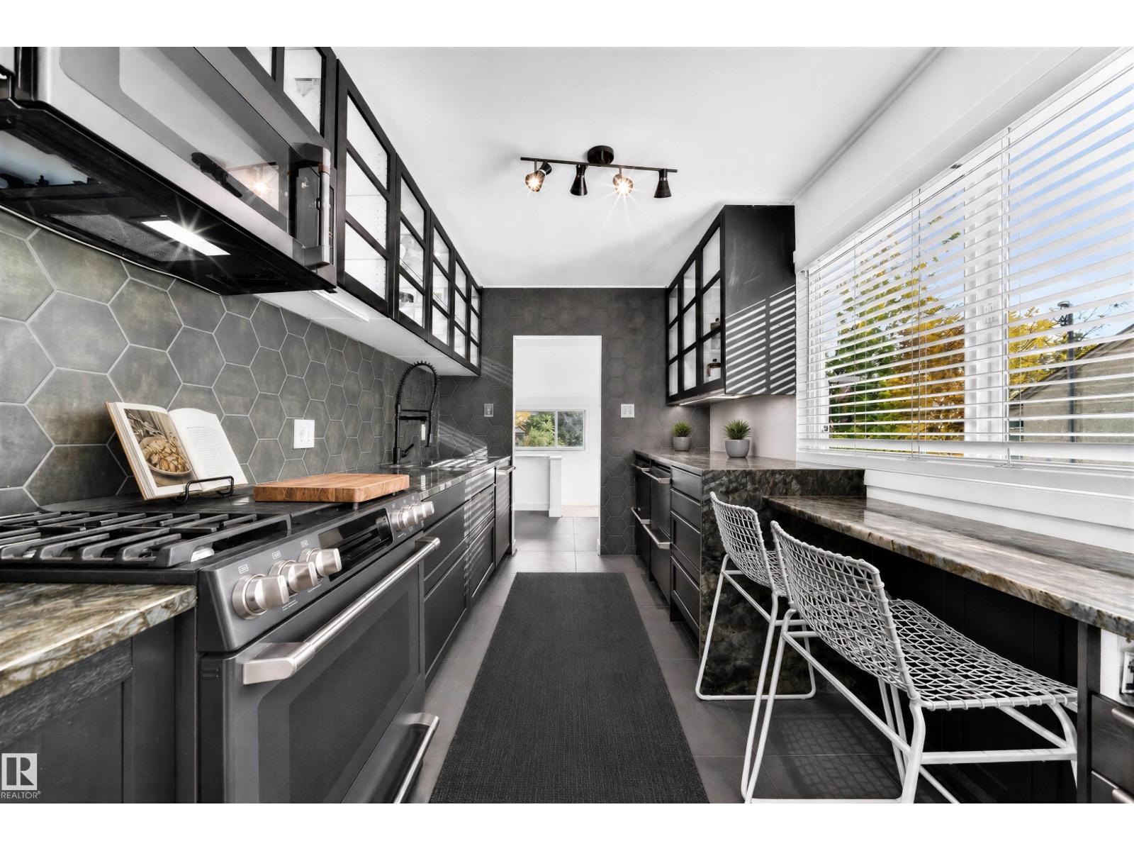 9506 72 AV NW - 5