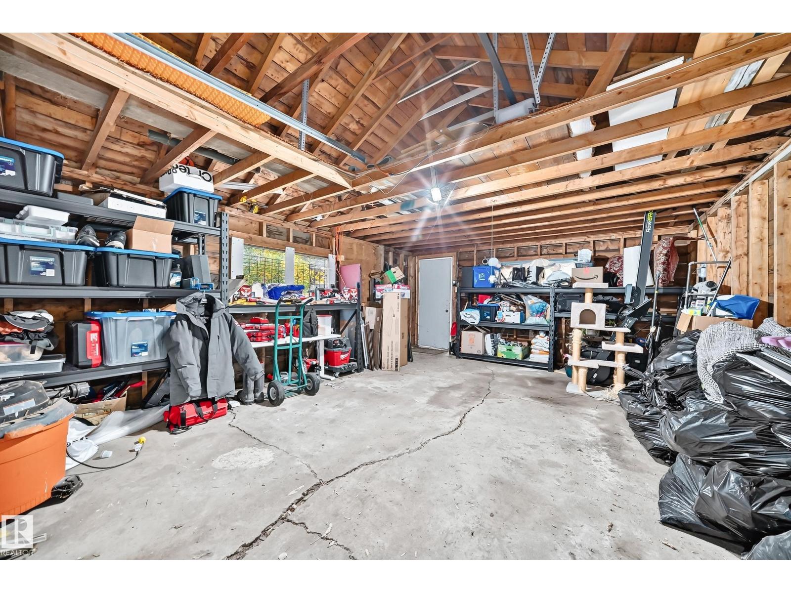 9506 72 AV NW - 52