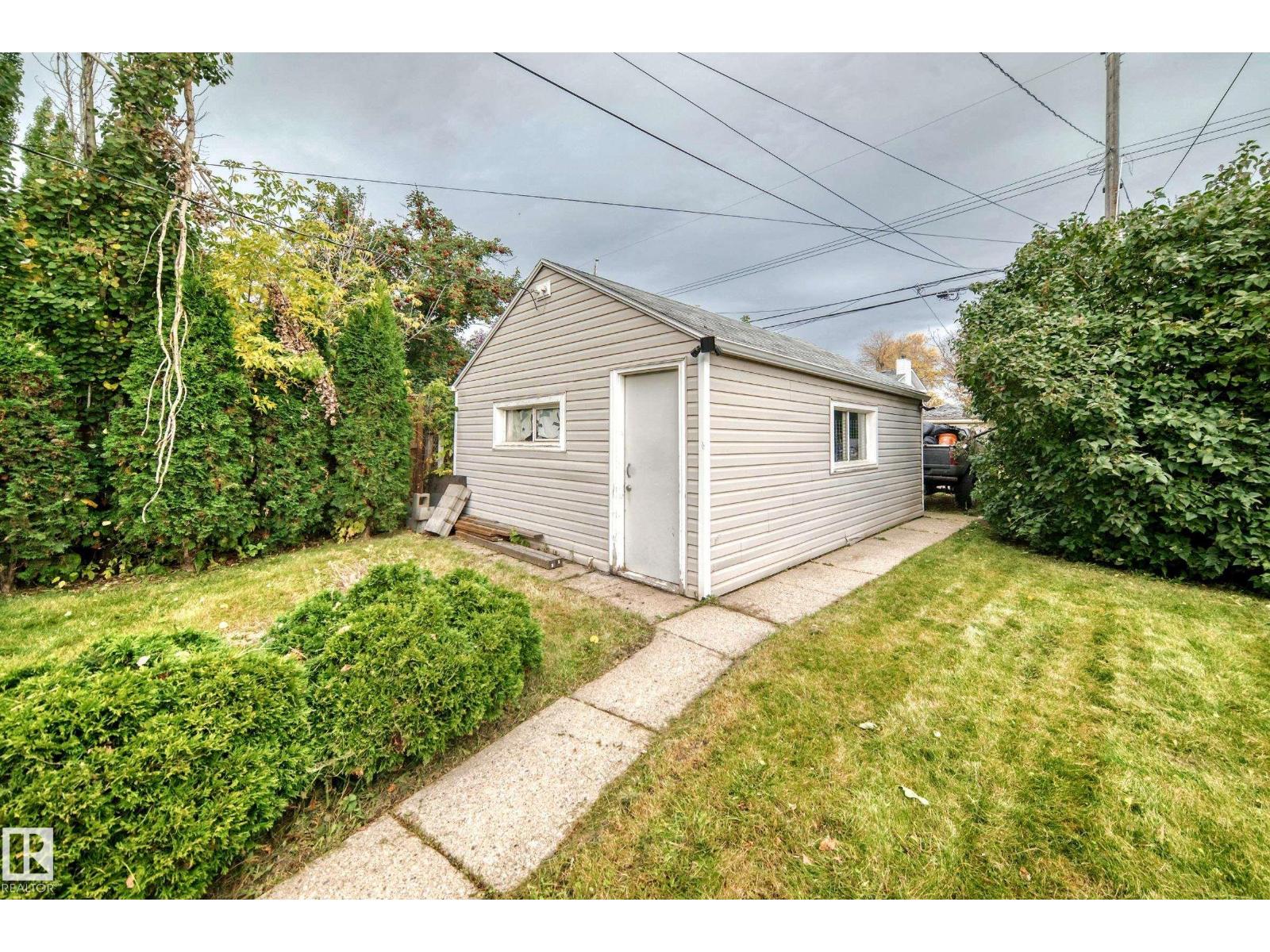 9506 72 AV NW - 55