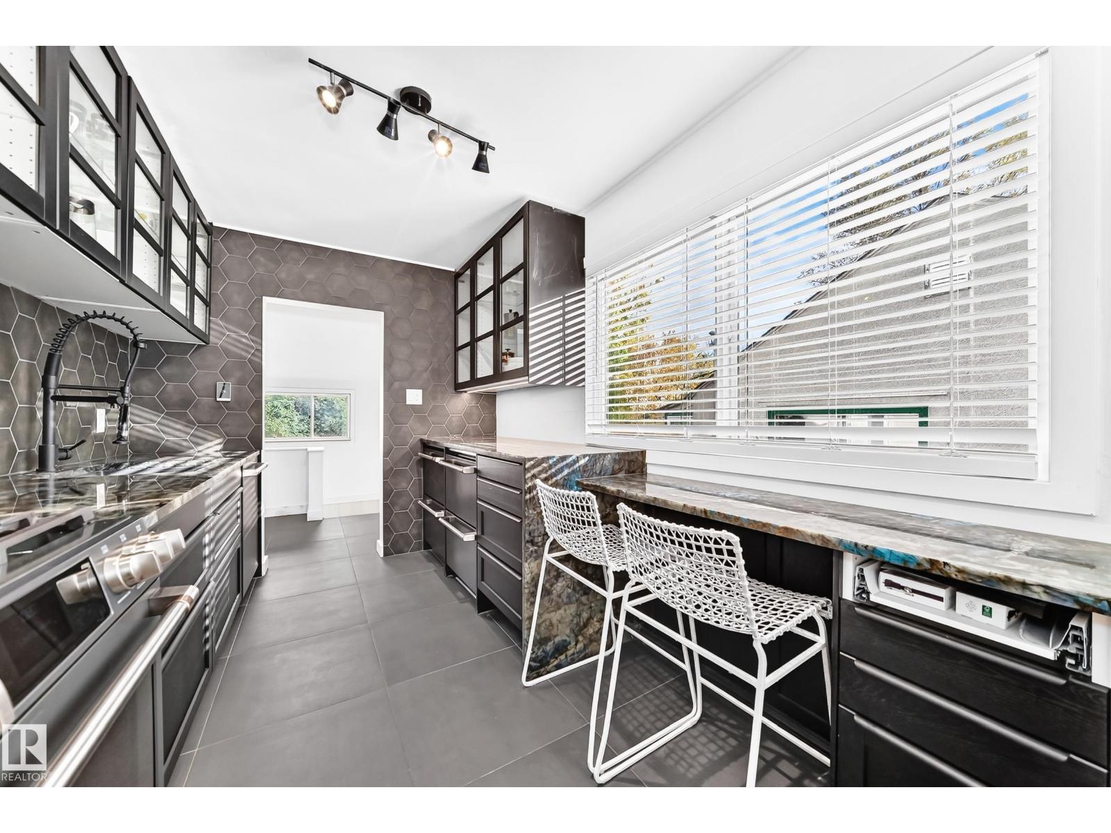 9506 72 AV NW - 6