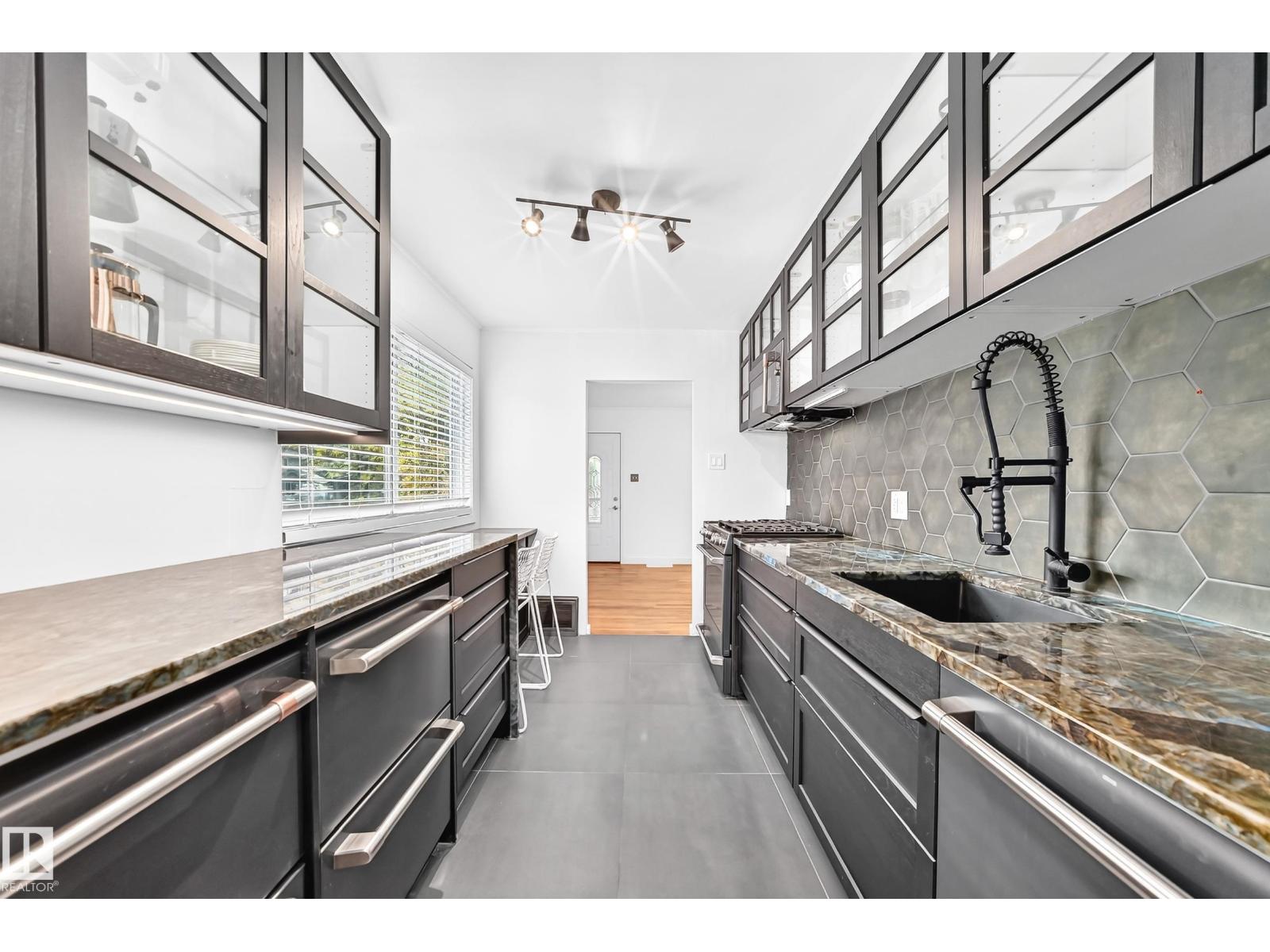 9506 72 AV NW - 8