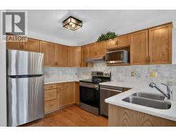 302 Mt Mckenzie Gardens Se, Calgary, AB T2Z2P9 Photo 16