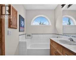 302 Mt Mckenzie Gardens Se, Calgary, AB T2Z2P9 Photo 31