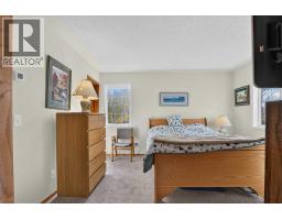 302 Mt Mckenzie Gardens Se, Calgary, AB T2Z2P9 Photo 28