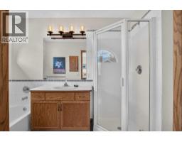 302 Mt Mckenzie Gardens Se, Calgary, AB T2Z2P9 Photo 32