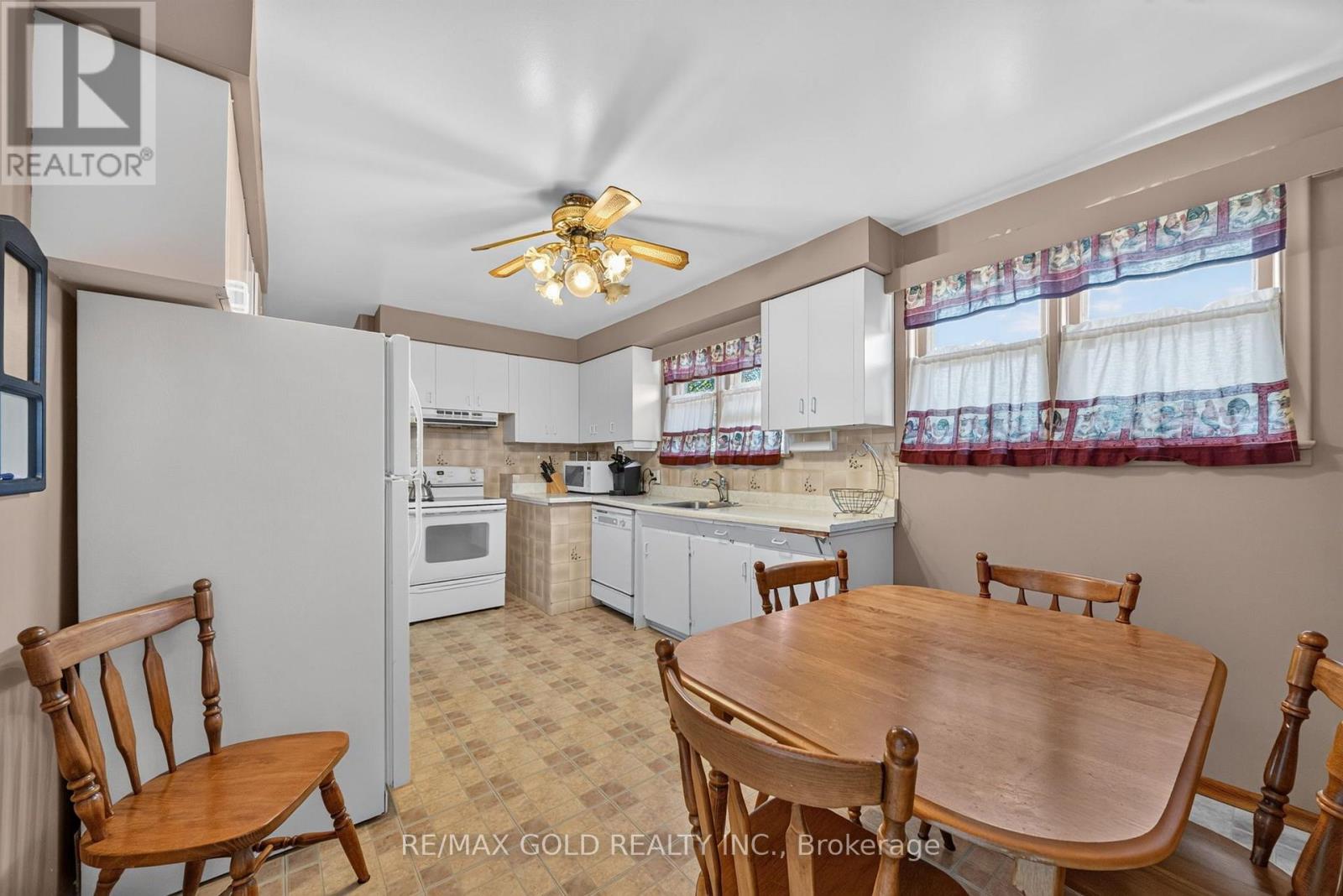 27 ALDERBURY CRESCENT - 19