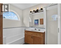 302 Mt Mckenzie Gardens Se, Calgary, AB T2Z2P9 Photo 30