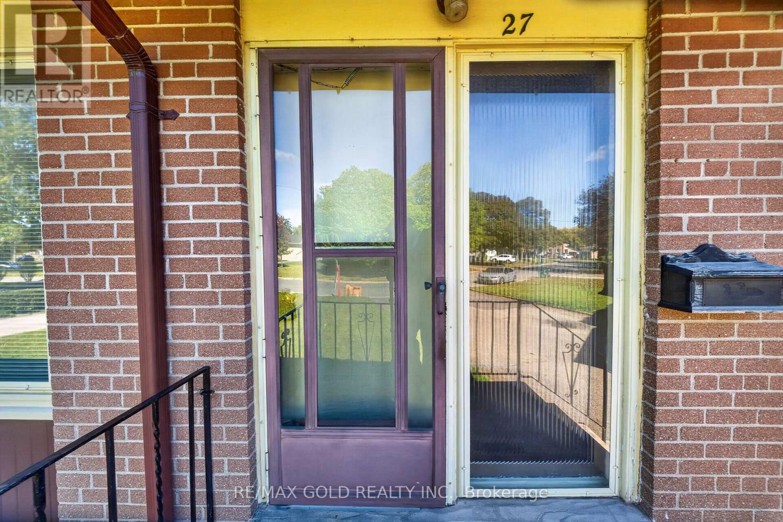 27 ALDERBURY CRESCENT - 7