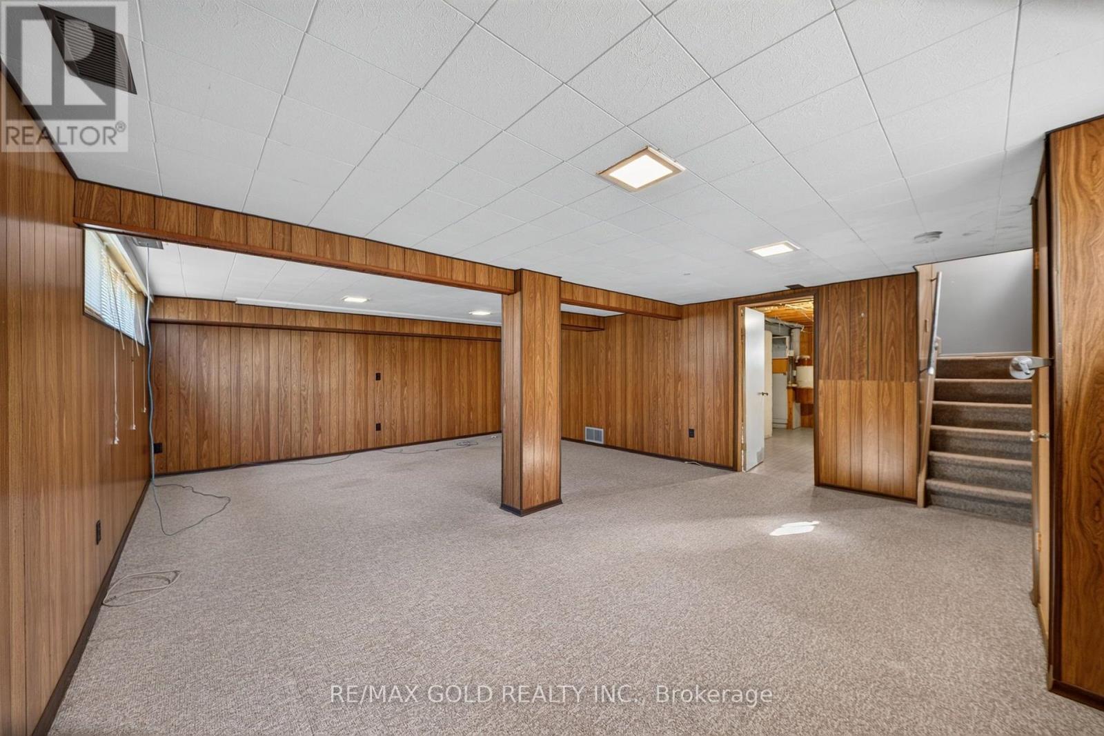 27 ALDERBURY CRESCENT - 32