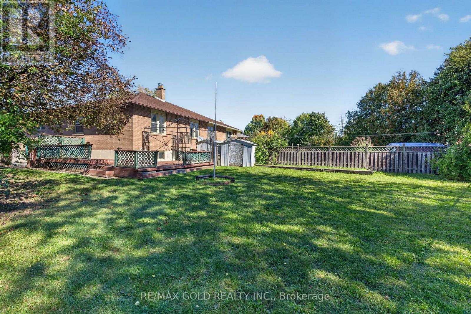 27 ALDERBURY CRESCENT - 42