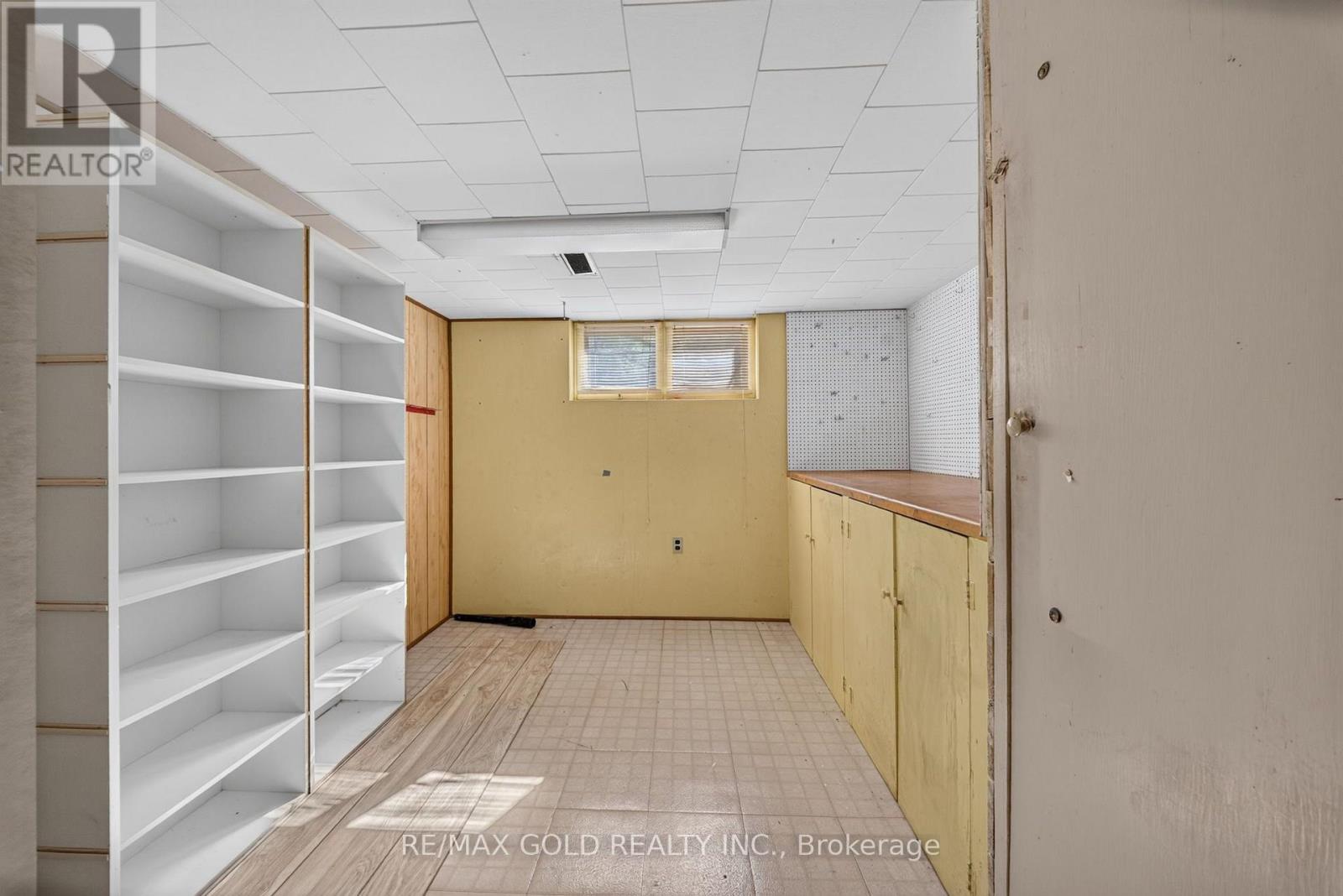 27 ALDERBURY CRESCENT - 35