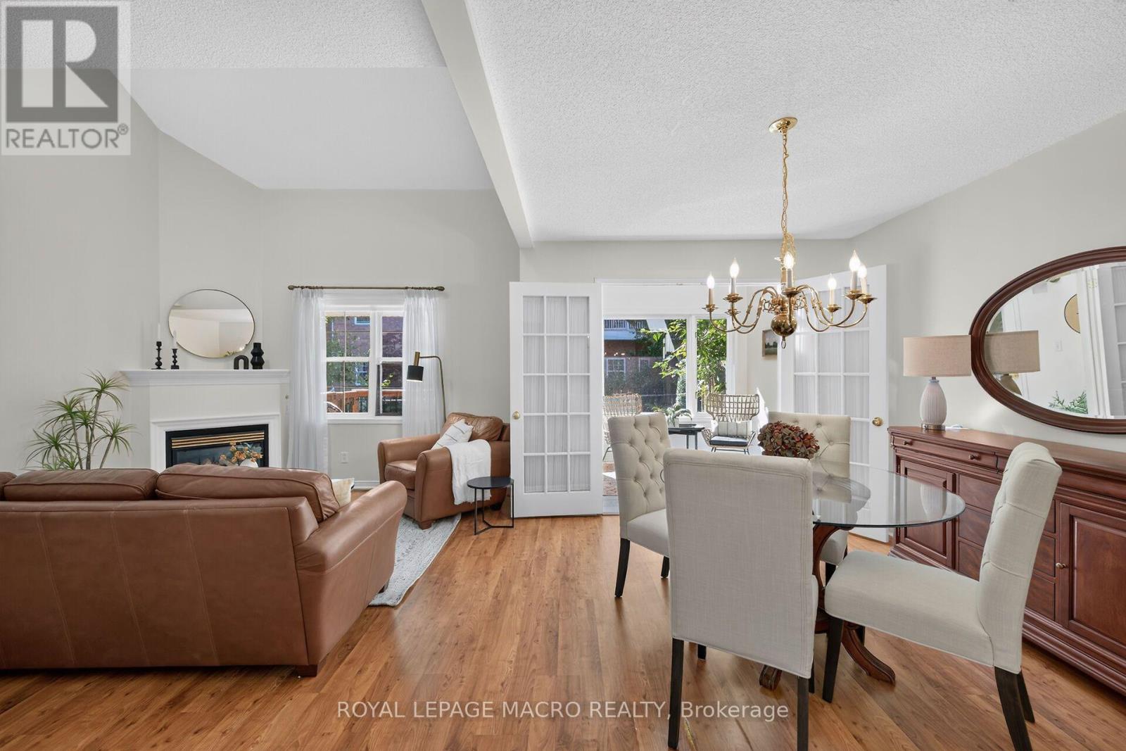 #4 4108 LOGANBERRY COURT - 15