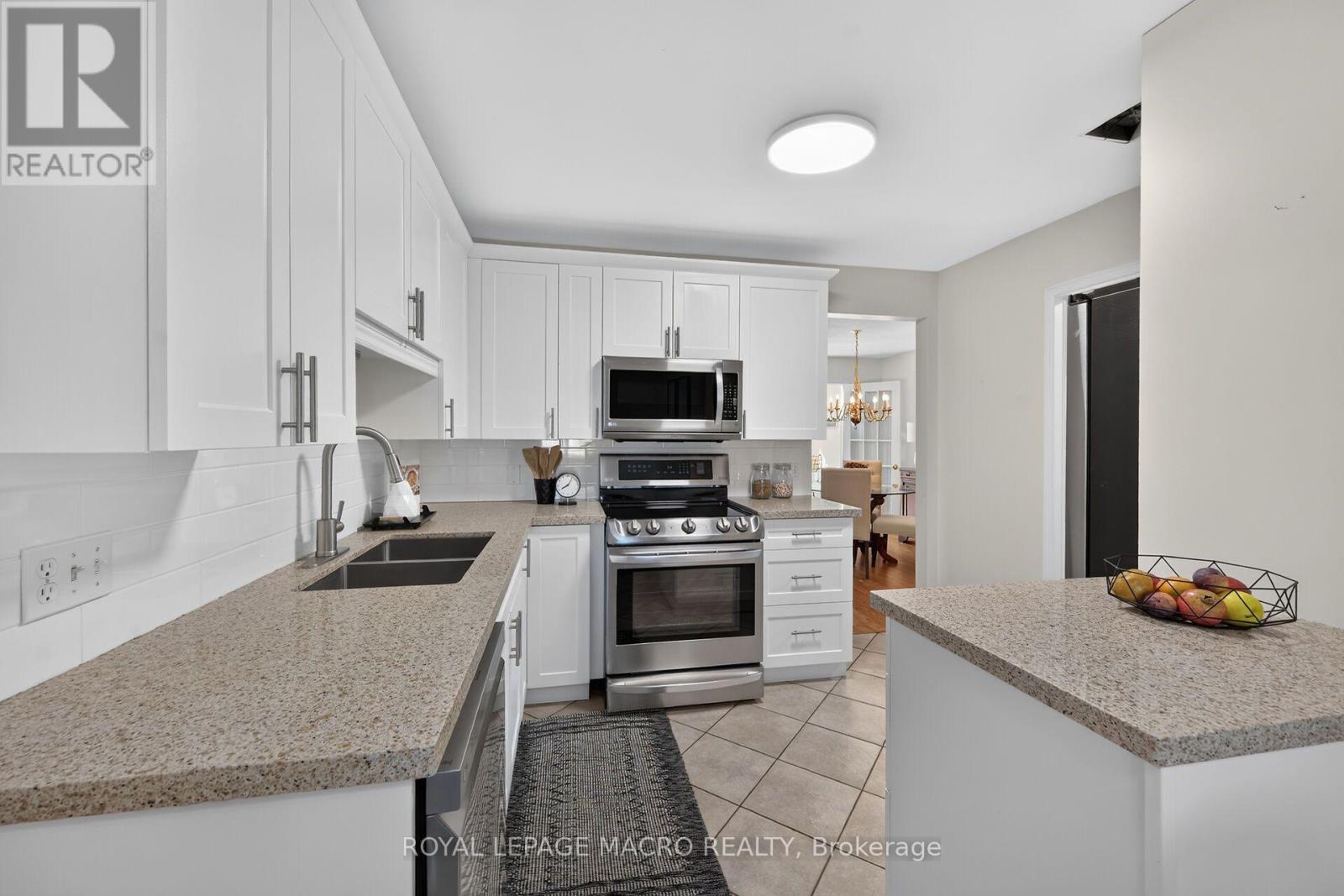 #4 4108 LOGANBERRY COURT - 9