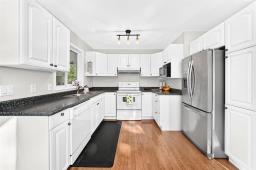 2555 Garven Road, East St Paul, MB R2E1C9 Photo 11