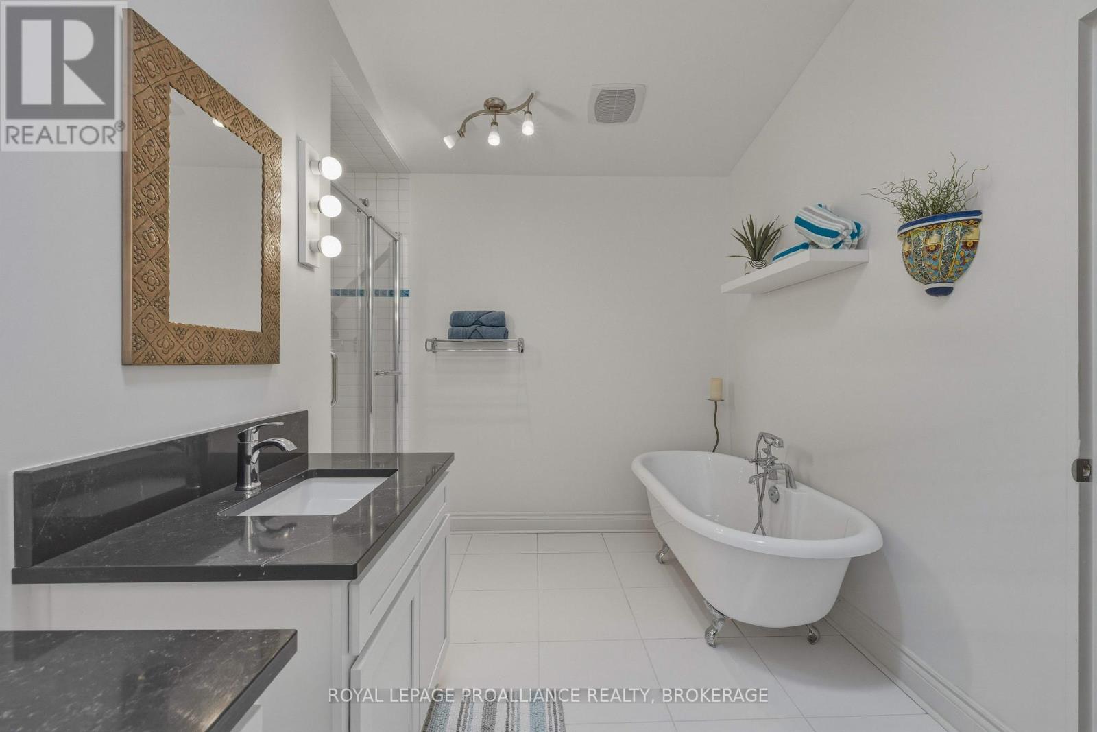 27 RIVERSIDE DRIVE - 25