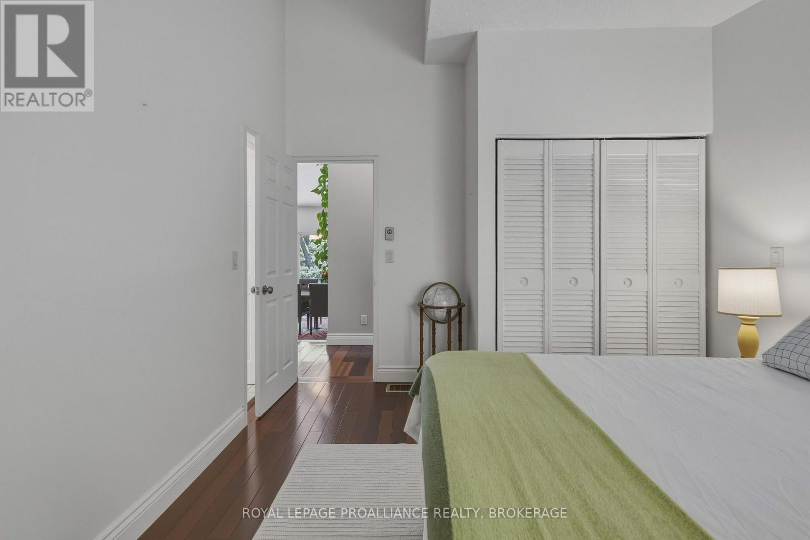 27 RIVERSIDE DRIVE - 18