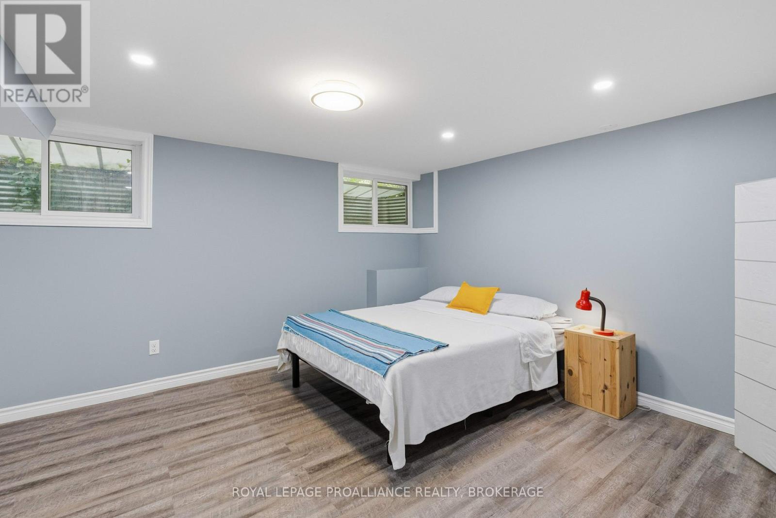 27 RIVERSIDE DRIVE - Image 36