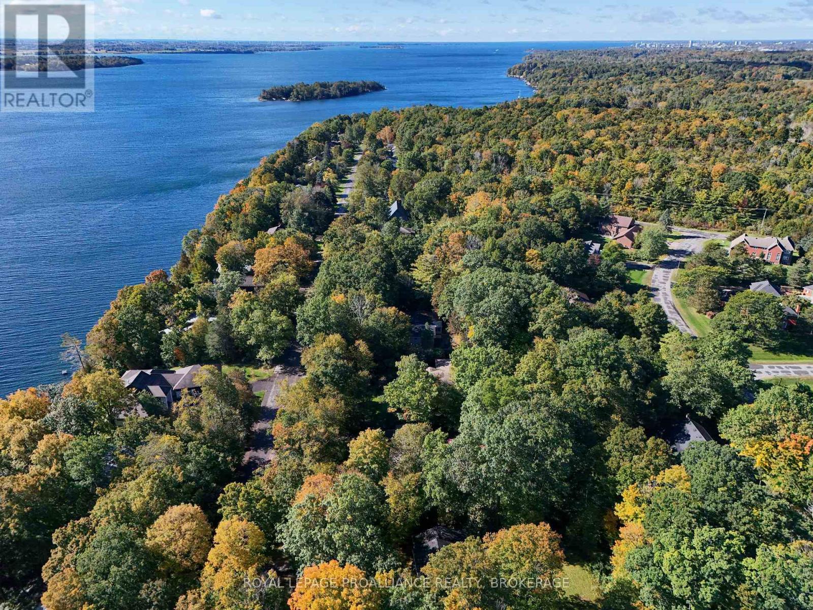 27 RIVERSIDE DRIVE - 43