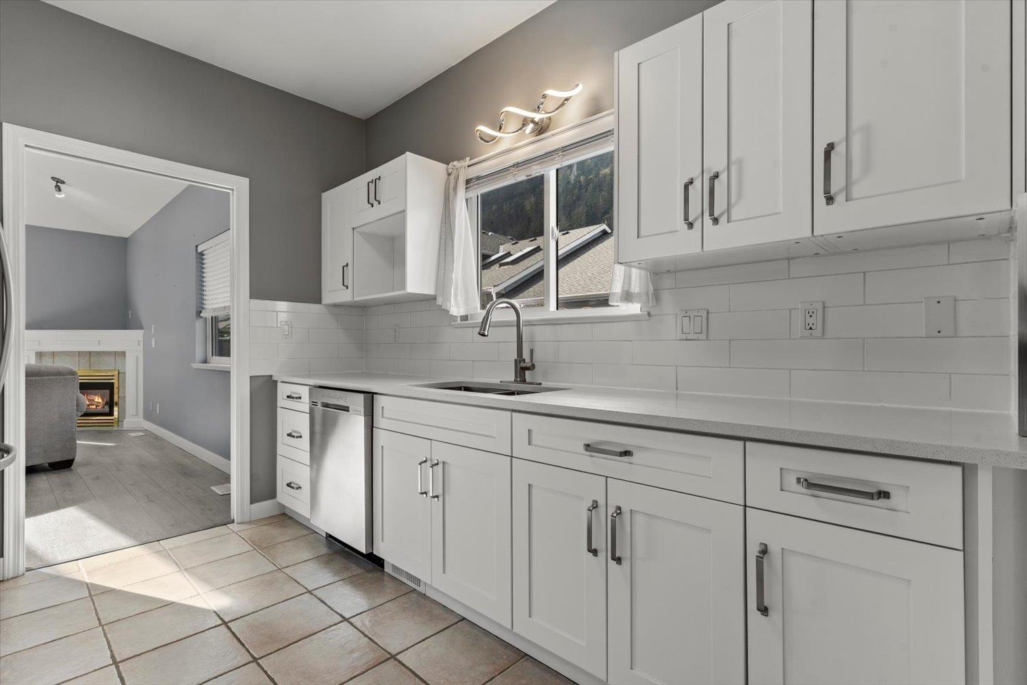 34 730 MCCOMBS DRIVE, Harrison Hot Springs, Harrison Hot Springs