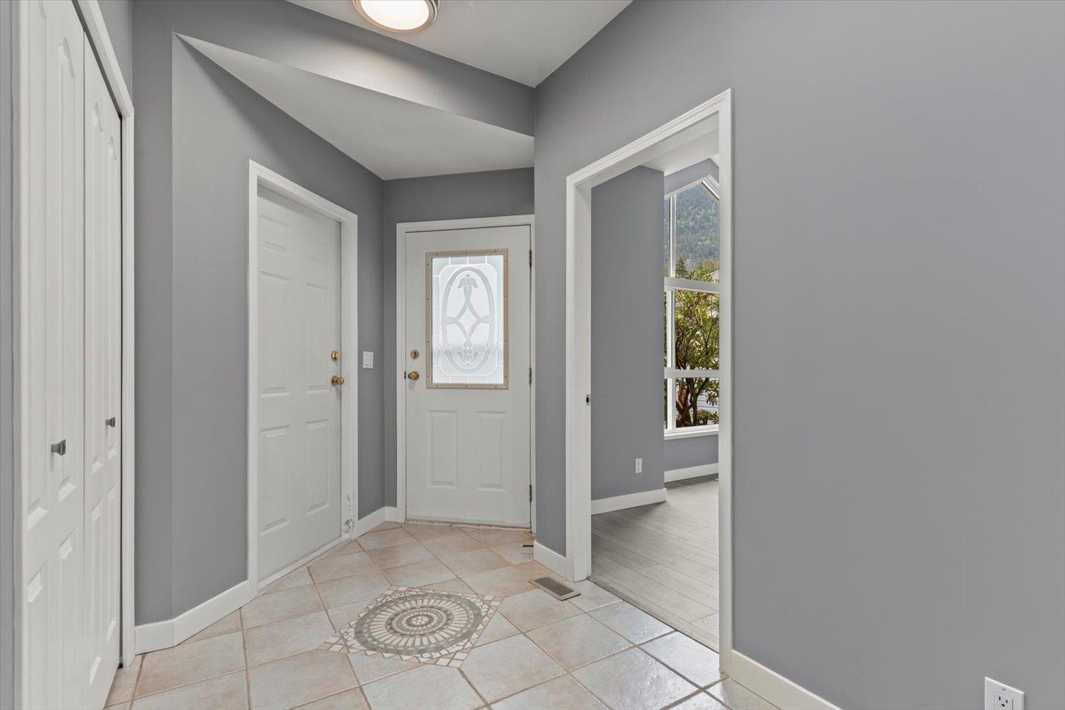 34 730 MCCOMBS DRIVE, Harrison Hot Springs, Harrison Hot Springs