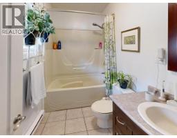 2pc Ensuite bath - 4706 Bowness Ave, Powell River, BC V8A3S3 Photo 7