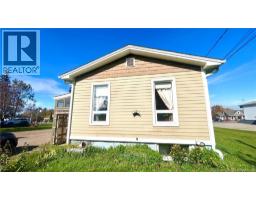 Living room - 676 St-pierre O Boulevard, Caraquet, NB E1W1A1 Photo 7