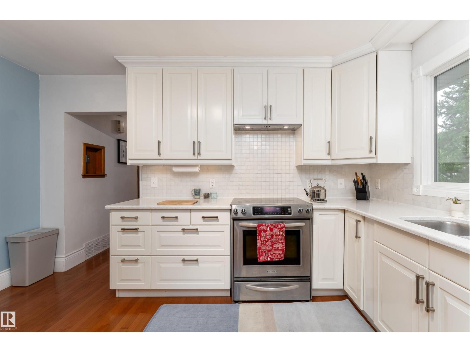 10320 76 ST NW - 10
