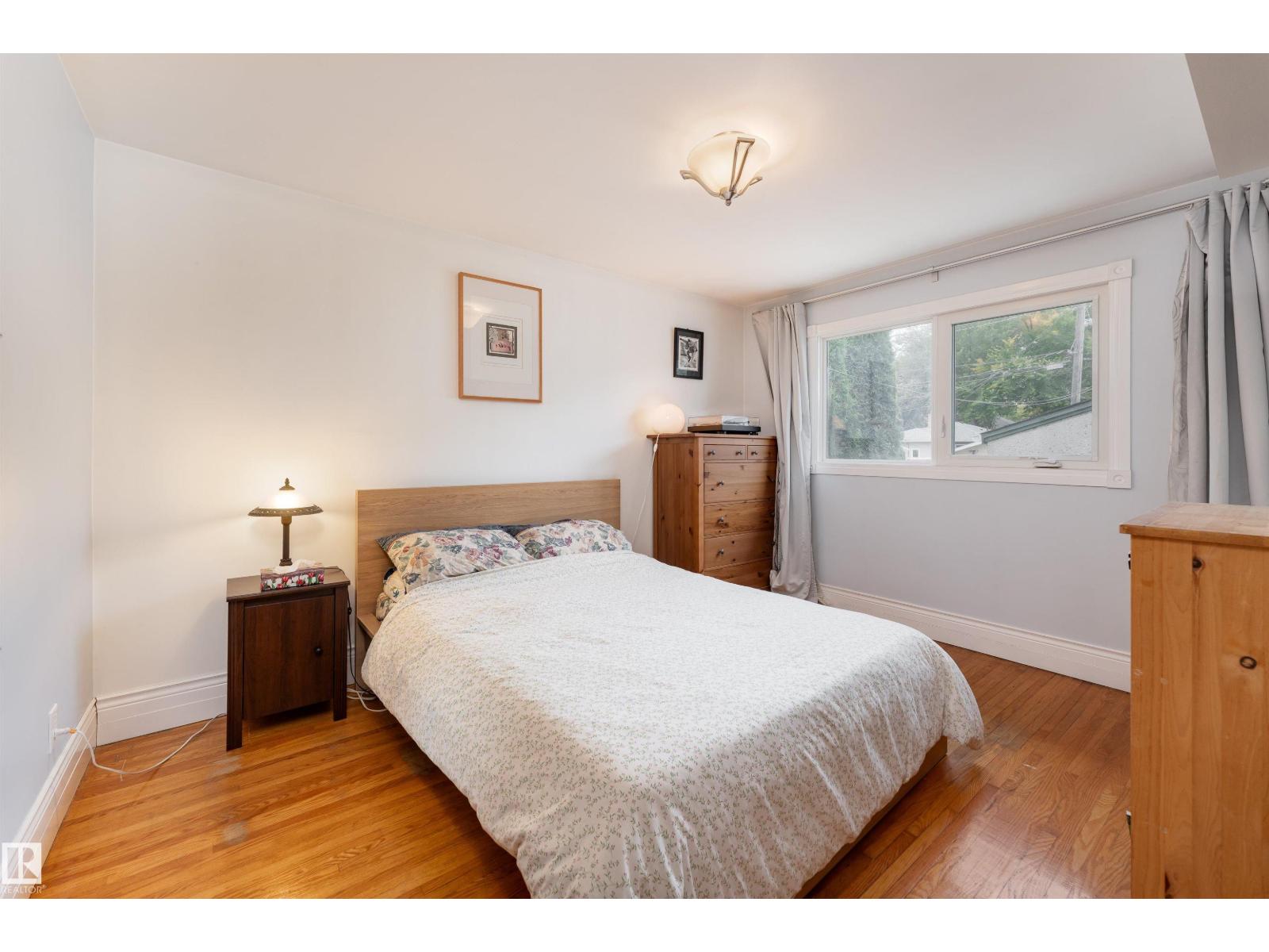 10320 76 ST NW - 14