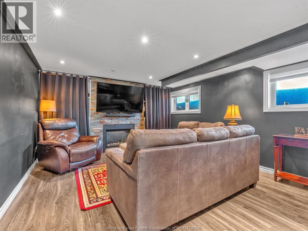 1117 COVENTRY - Image 19