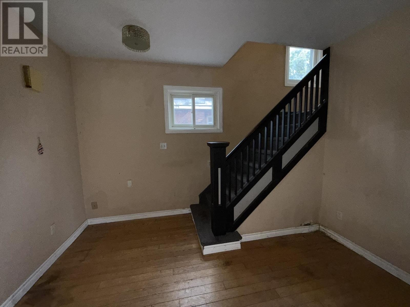 35 Albert St — photo 4