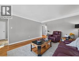 Living room - 19 Welbourn Drive, Hamilton, ON L9A3N1 Photo 8