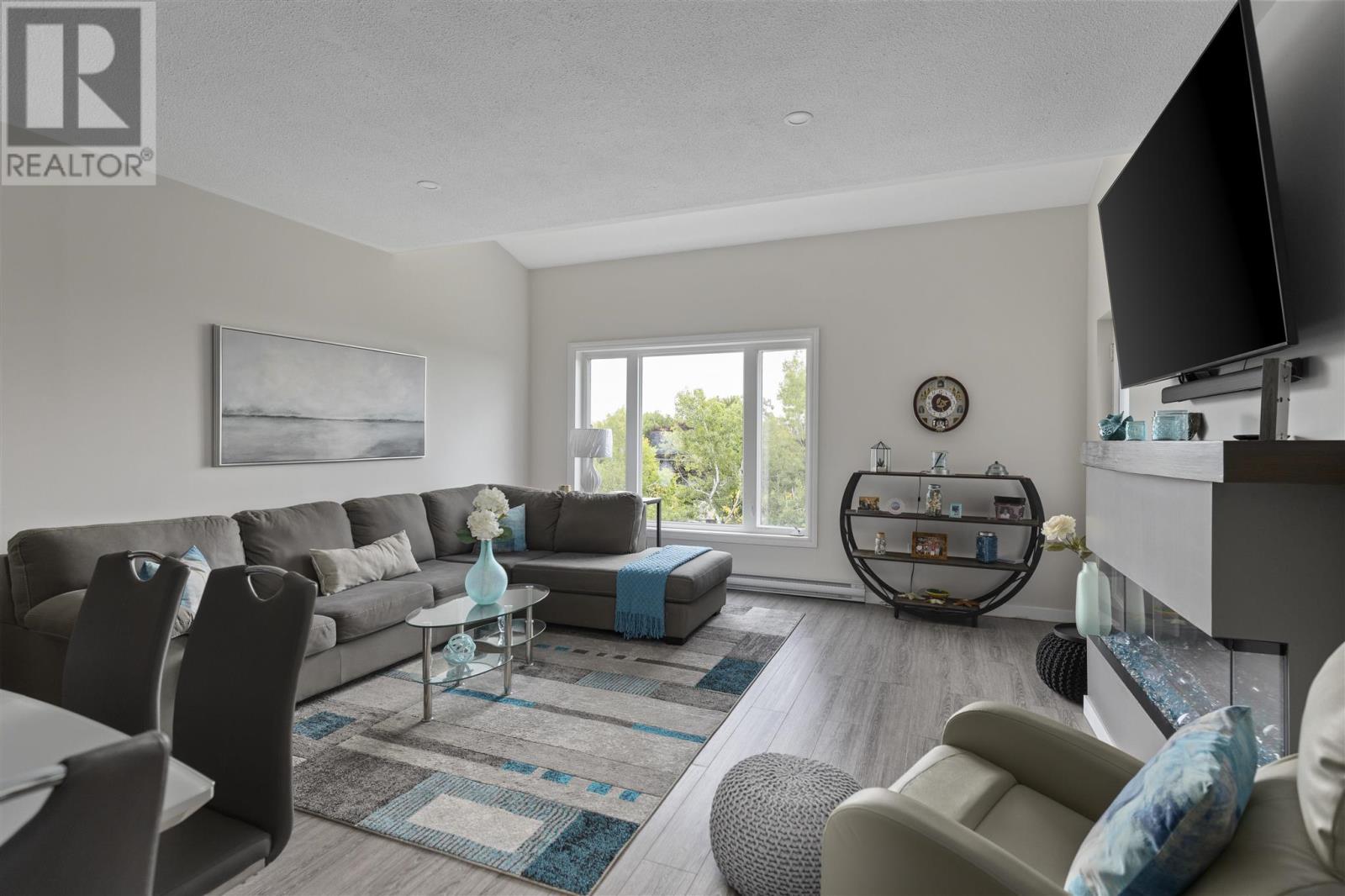 611 - 313 Macdonald AVE - Image 4