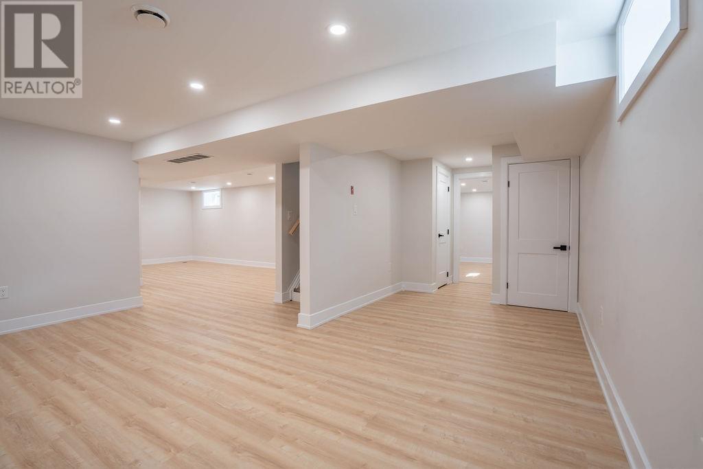 11 Glenwood AVE - Image 32