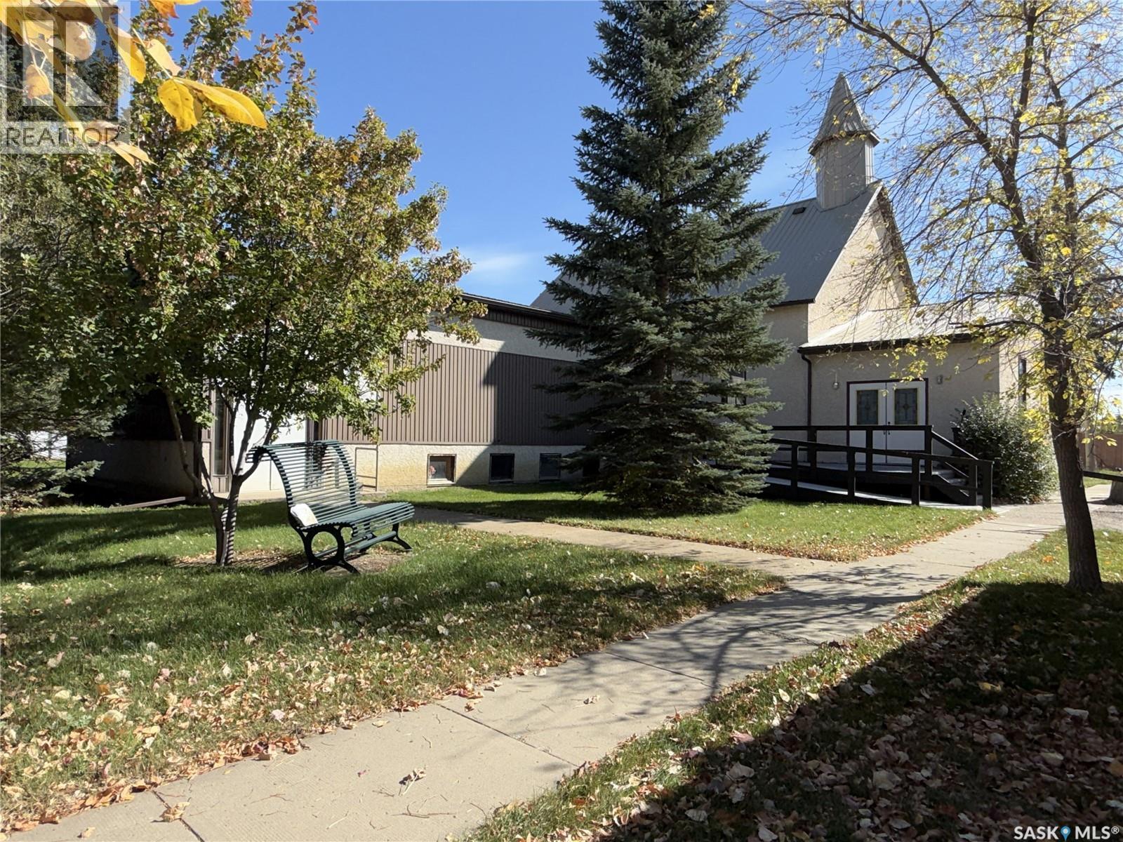 200 McRorie AVENUE, Avonlea — photo 2