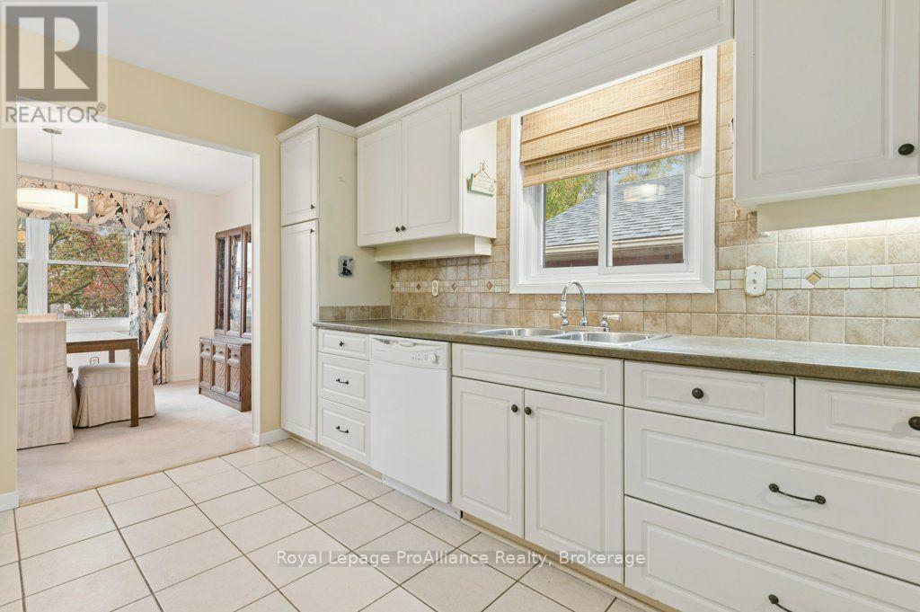 21 FORRESTER COURT - 16