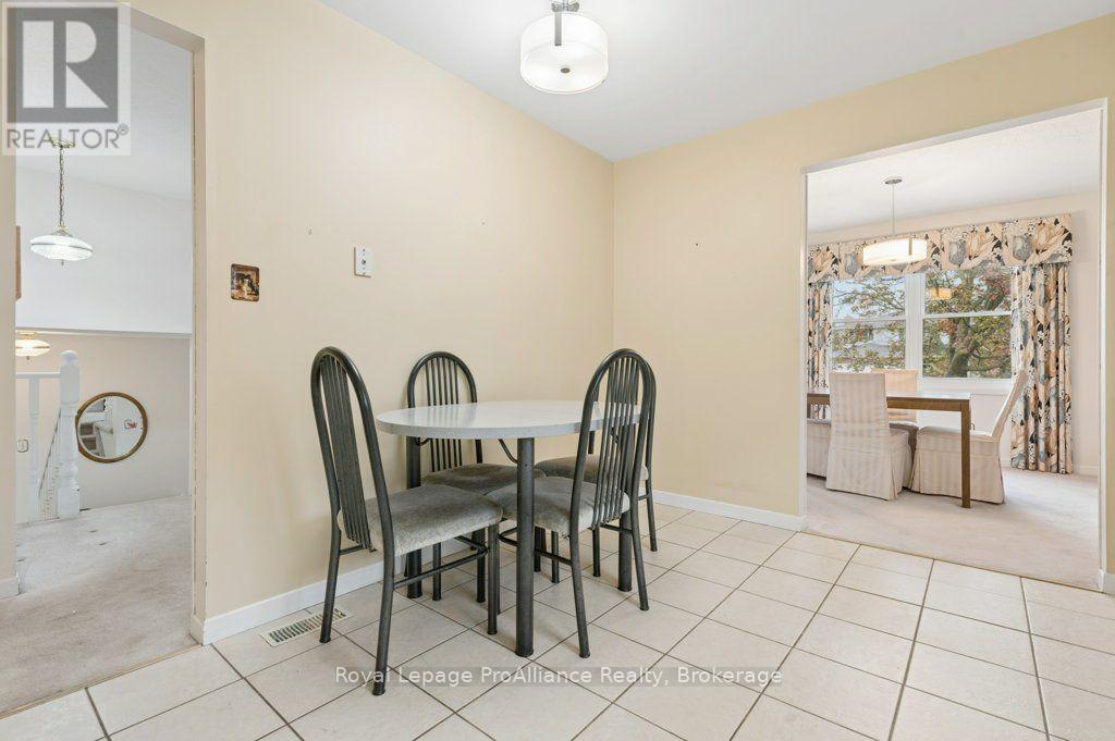 21 Forrester Court, Belleville, ON photo 17