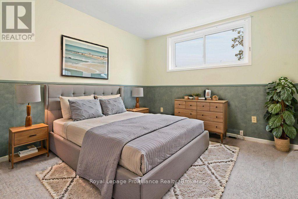 21 FORRESTER COURT - 31