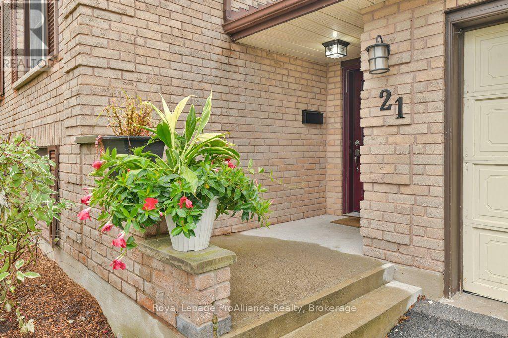 21 Forrester Court, Belleville, ON photo 4