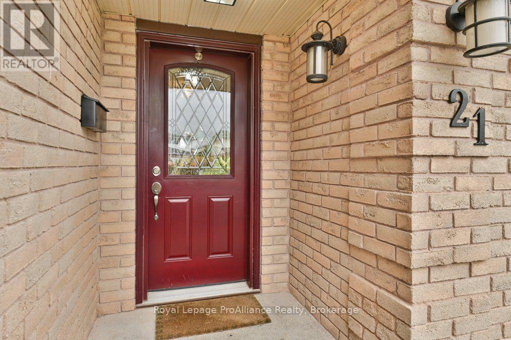 21 FORRESTER COURT - 5