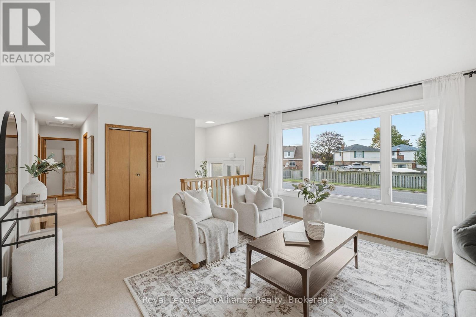 572 ELIZABETH STREET - 12